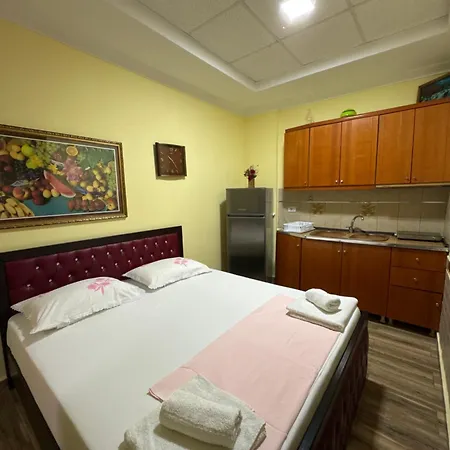 Mikaela House 卡萨米尔