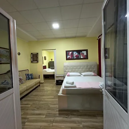 Mikaela House Apartment
