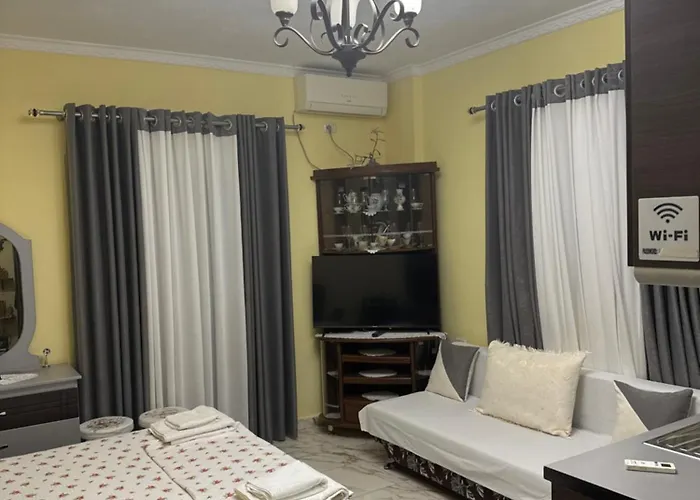 Mikaela House Apartman *