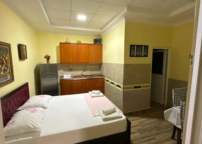 Apartman Mikaela House *