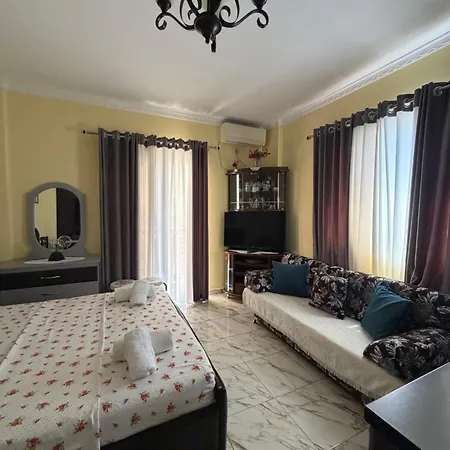 Mikaela House Apartment