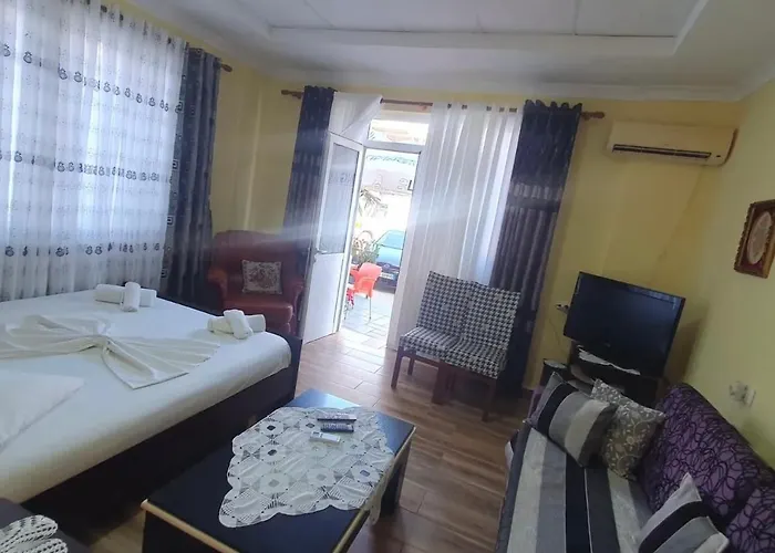 Mikaela House 卡萨米尔